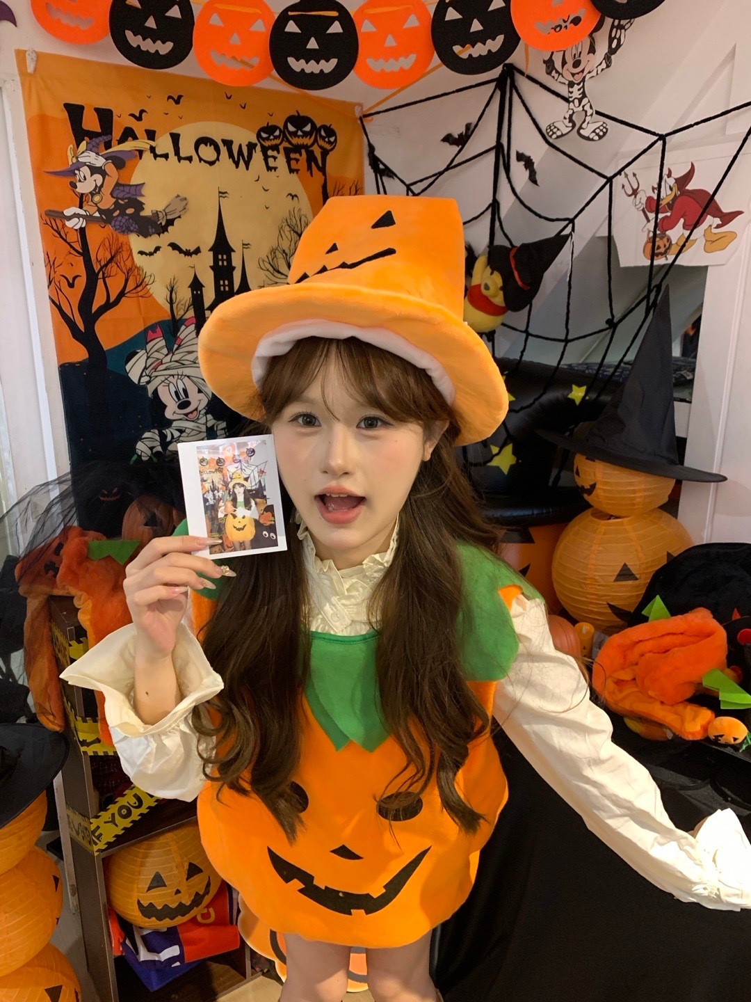 这组把我拍的好好看！必须live一下 突然发现去年也是魔女造型 当时还有几张特别