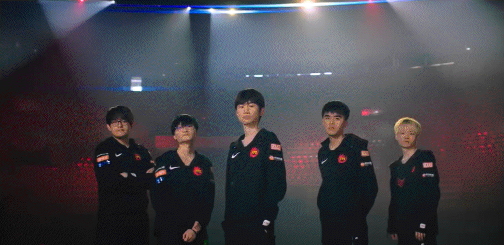 遥想当年FPX夺冠的时候，大家对于英雄联盟的热度还是很高的，这么多年过去了，新人