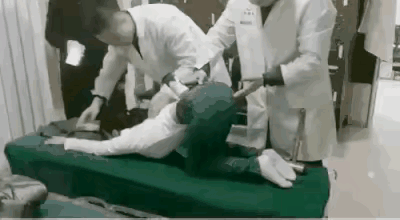 这种用榔头治疗的病，还是头一次见，大家知道这是什么病吗？