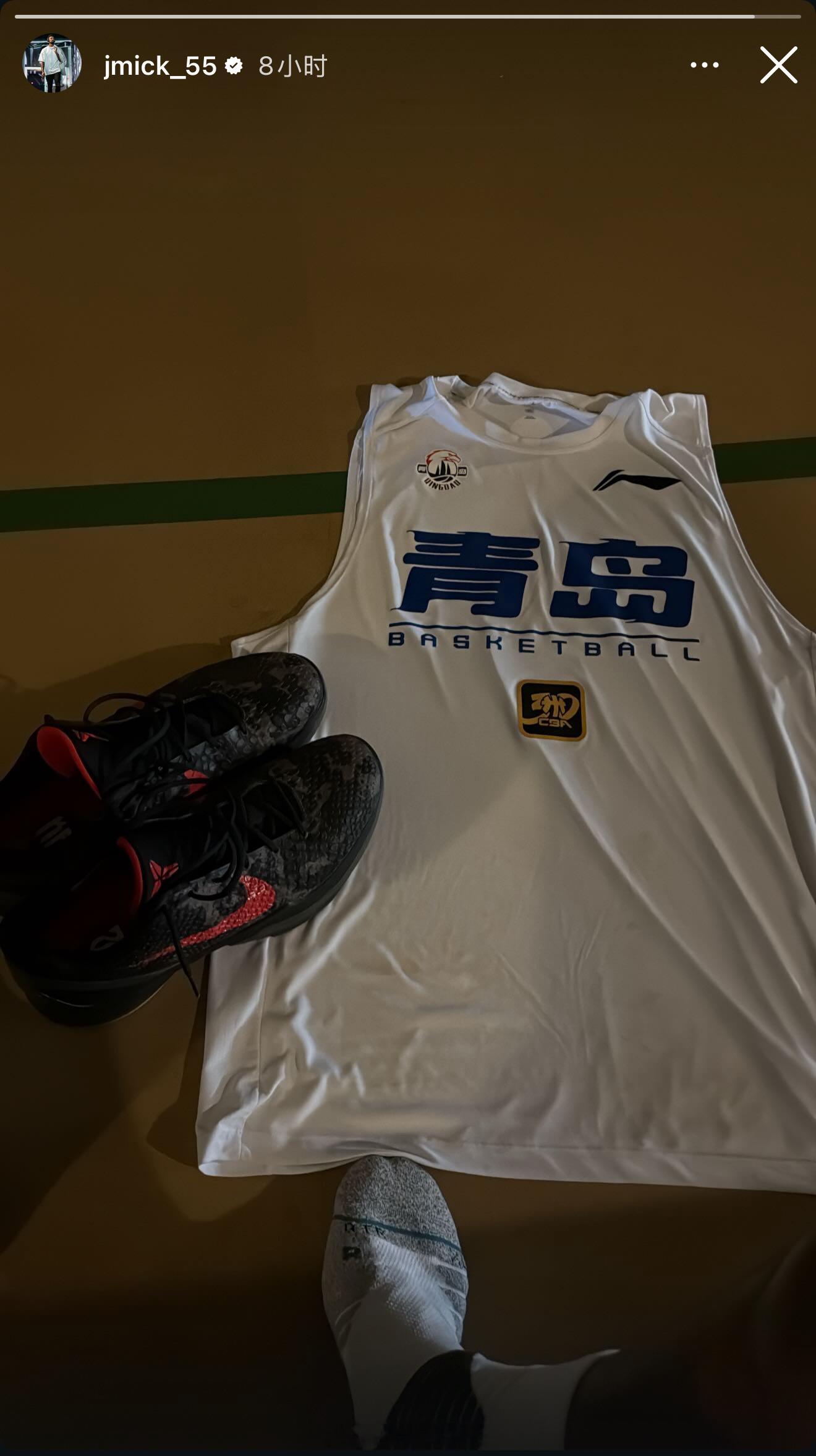 开工！青岛男篮大外援乔丹·米奇晒出球队装备👇上赛季，米奇为青岛男篮出战35场常