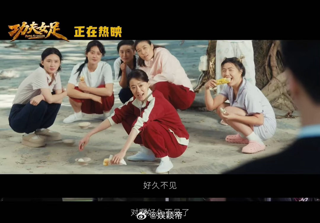没有比周星驰更爱观众的人了明明早已功成名就，依旧多城连轴赶路参加路演，不顾奔波疲