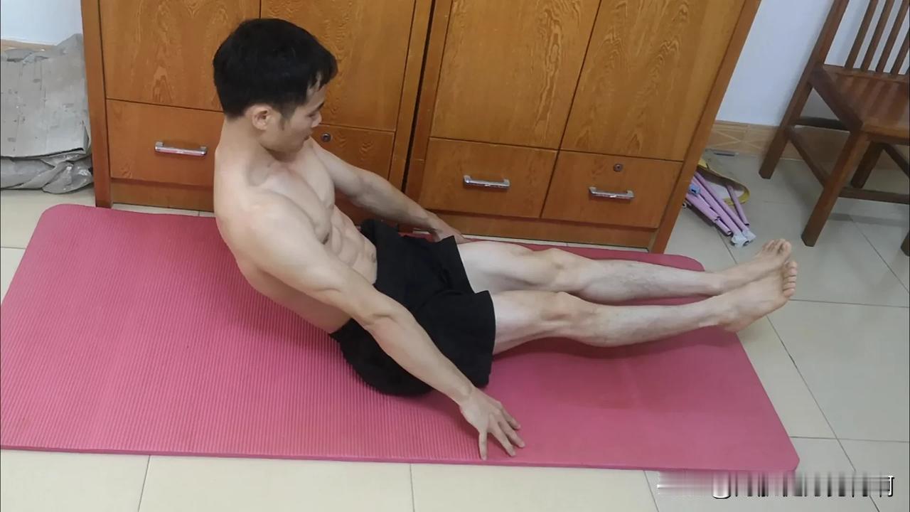 每天六点多就准时健身了，已经是习惯成自然，晚上失眠早上也没法赖床。
练腿是天天练