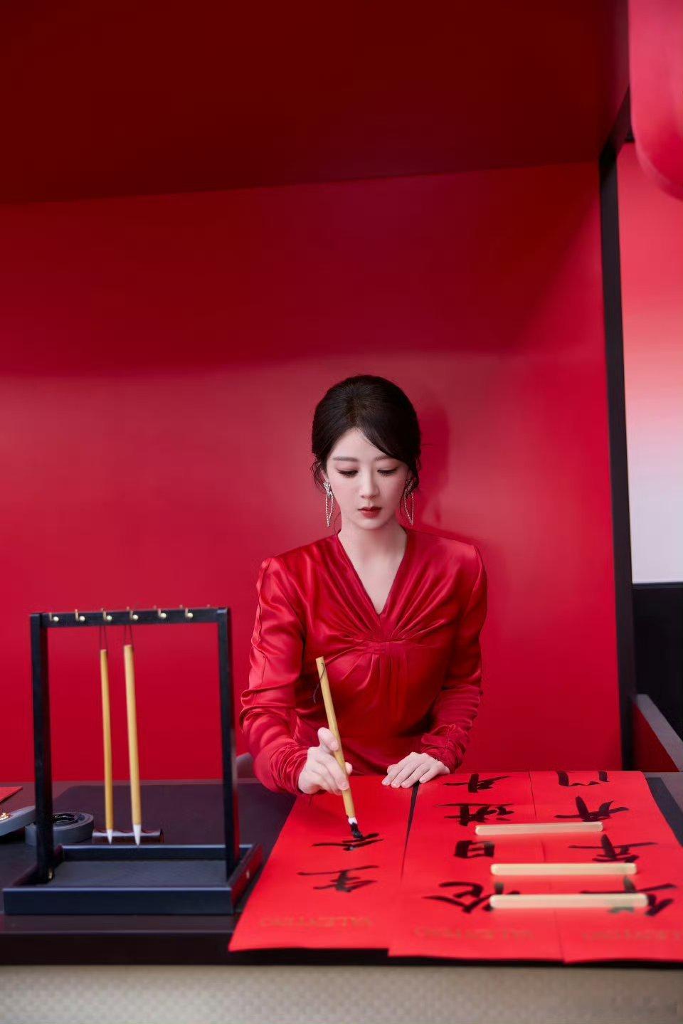 杨紫举春联宣传生命树祯娘传 ，生命树和祯娘传大爆特爆！