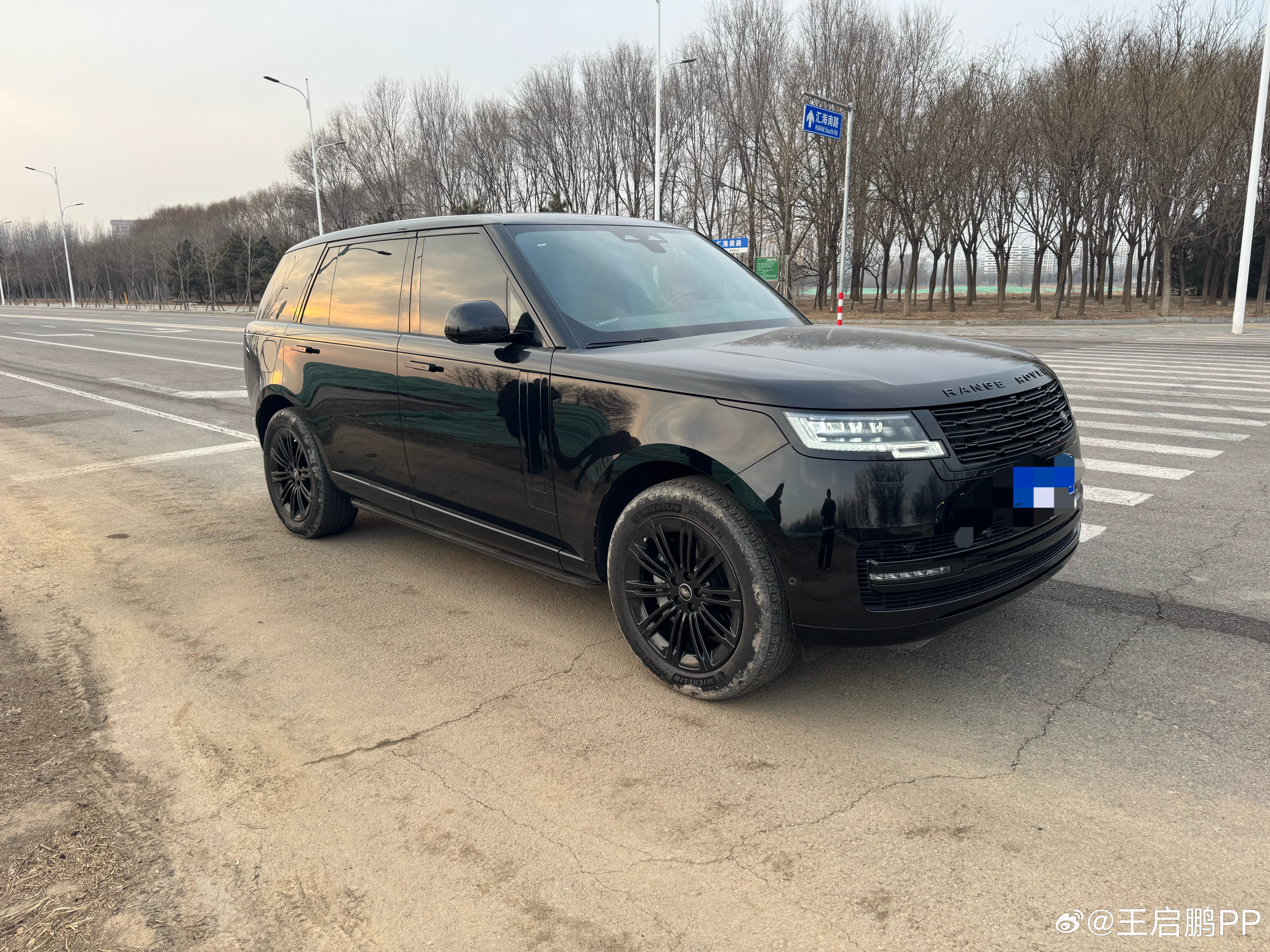 揽胜，腾势N8L。神态很接近，中国车设计气场这块越来越跟上了我与汽车的日常