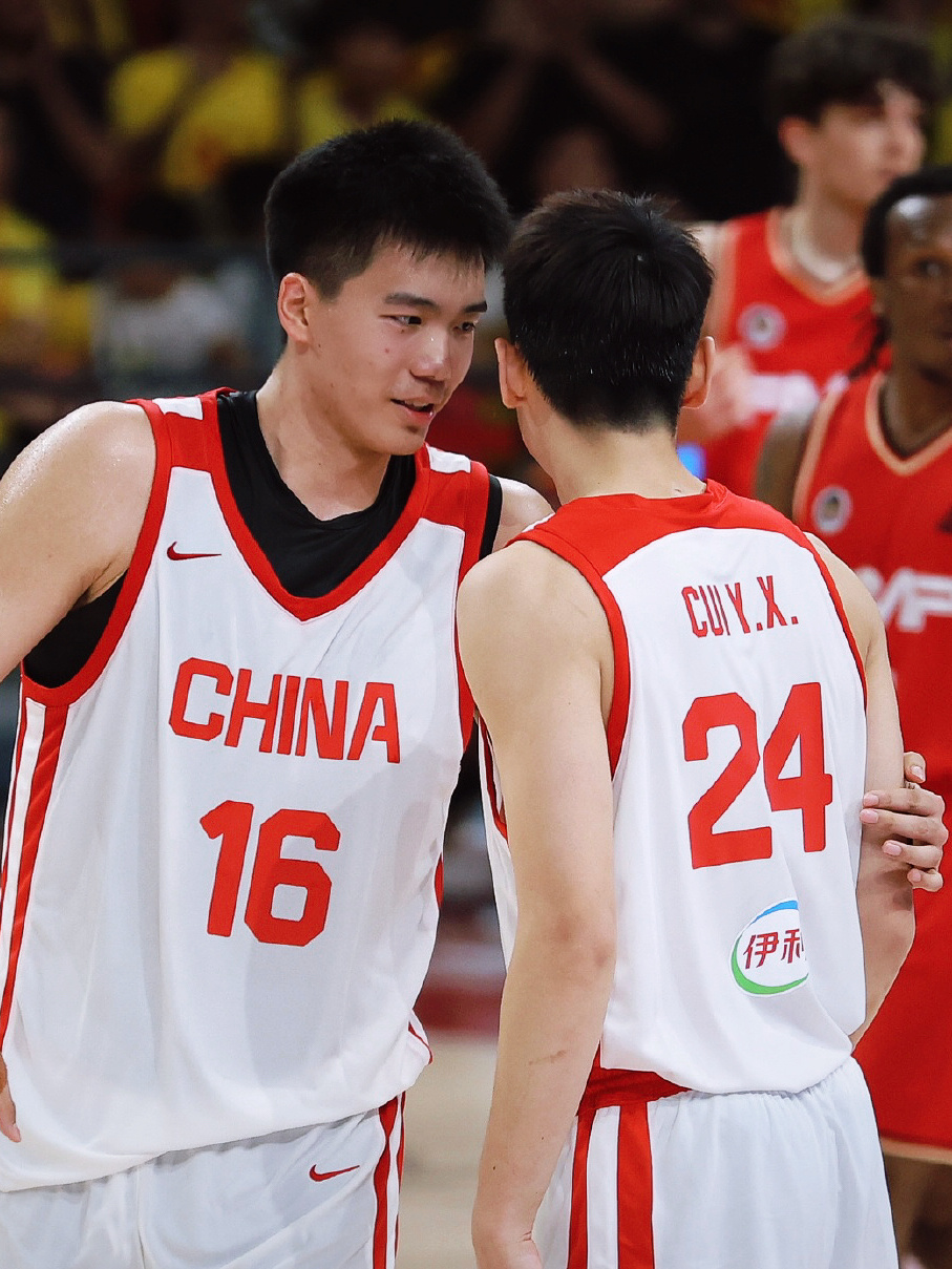 中国男篮今战喀麦隆男篮我在抖音直播哦！名字一登大师 