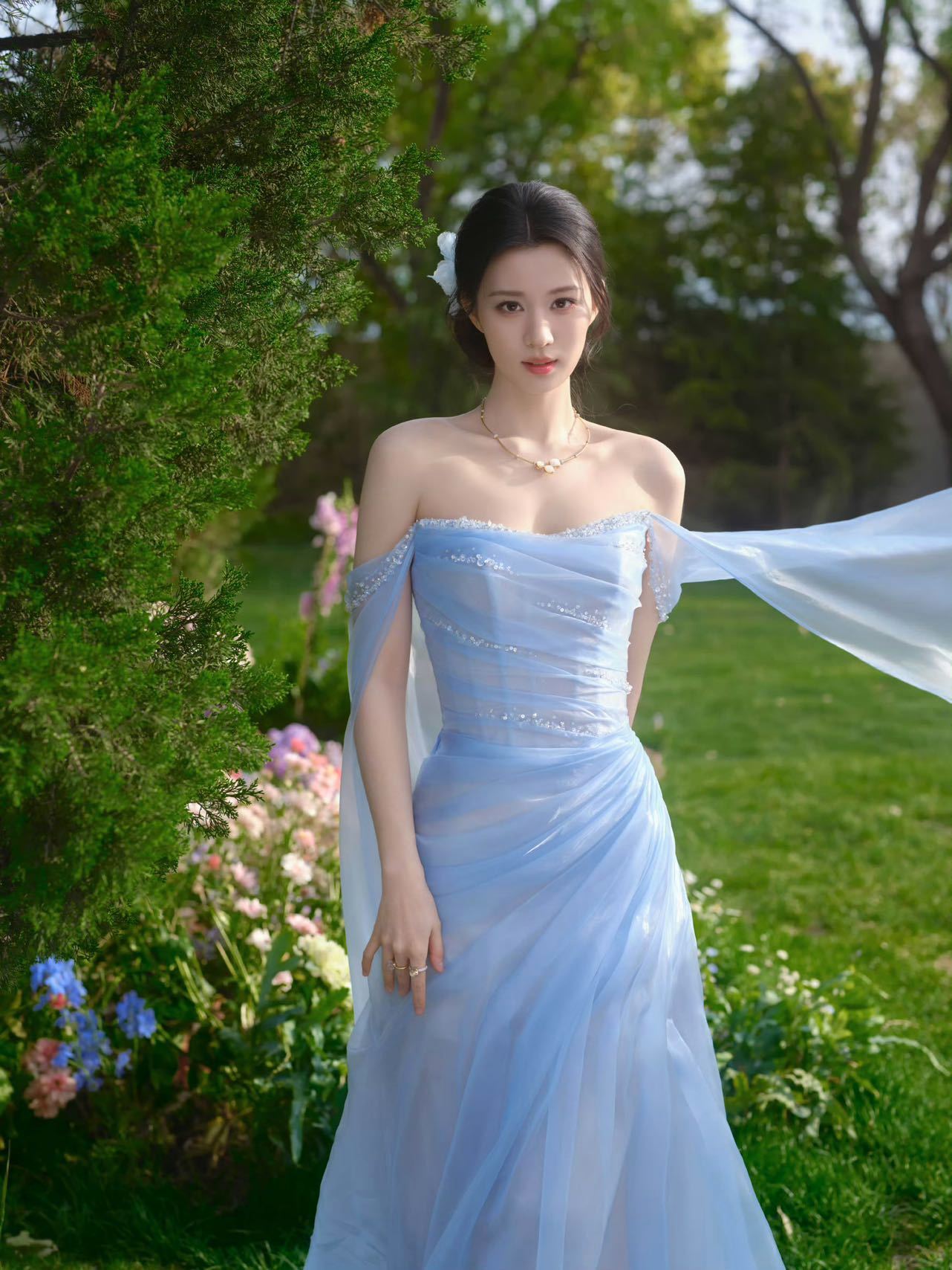 王楚然 公主的自画像这条浅蓝裙子确实把公主氛围拉满了，建议王楚然把随手就美列入个