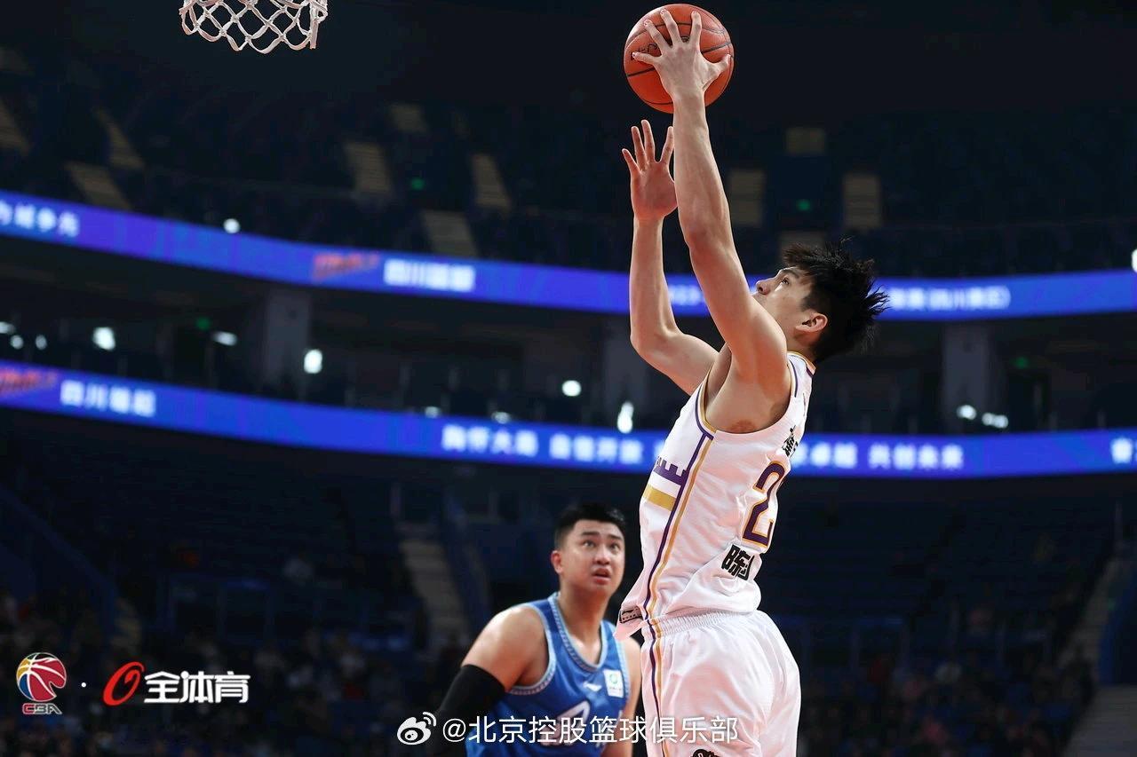 陈国豪入选五一短集训！计划赴美特训！

据北京青年报记者28日获悉，CBA202