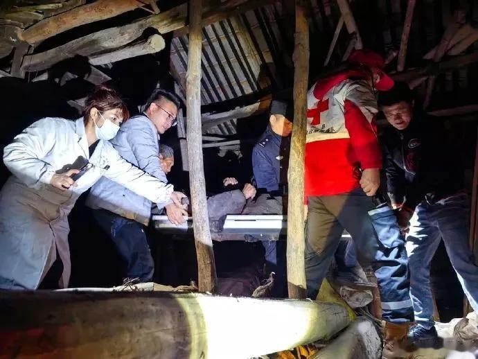 死里逃生！“还好去得及时，又多看了几眼，把人救回来了。”11月15日傍晚，丽水缙