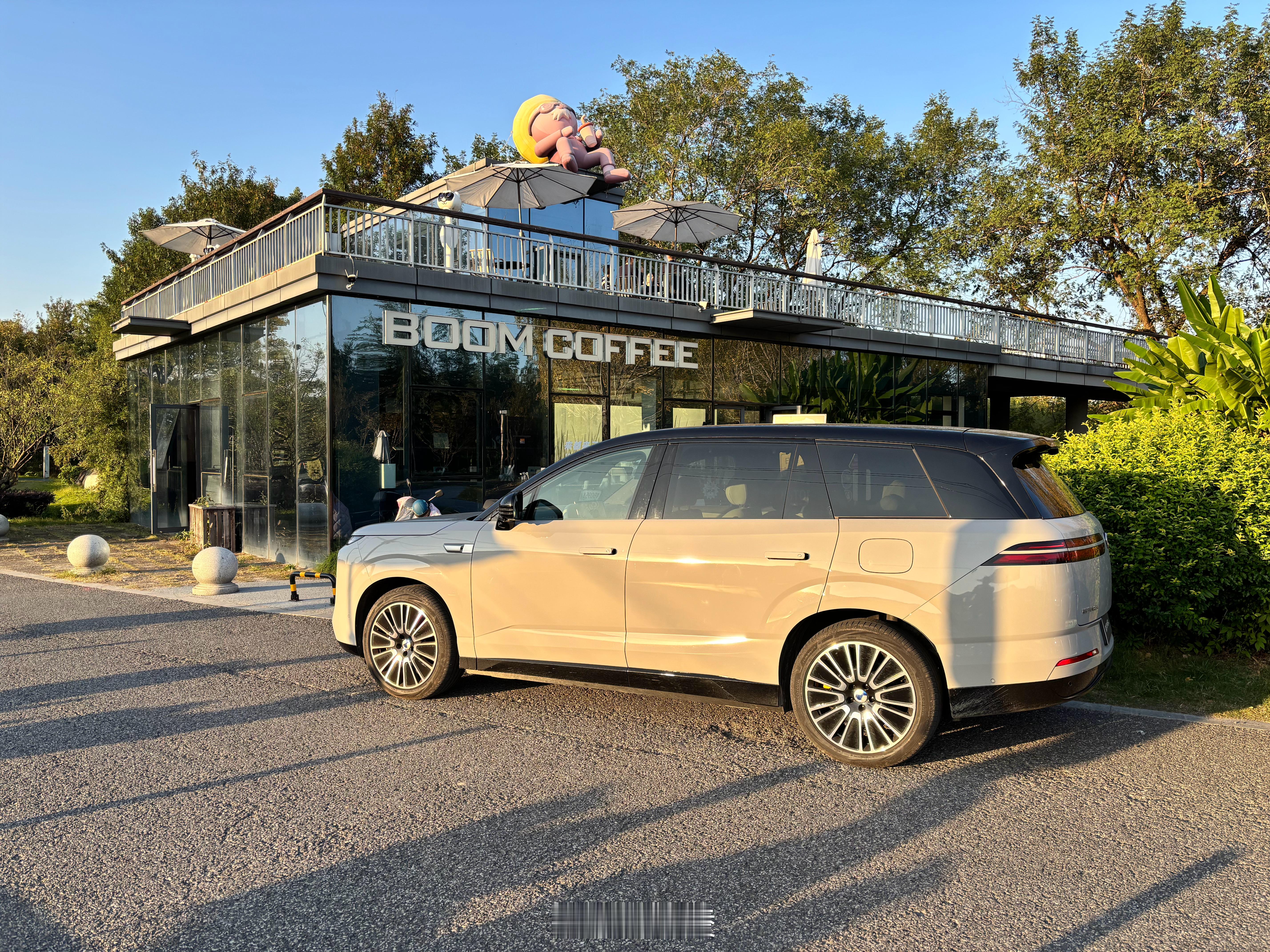 视频拍完了，跟N8L开始没羞没臊的日子了，今天夕阳真美好 