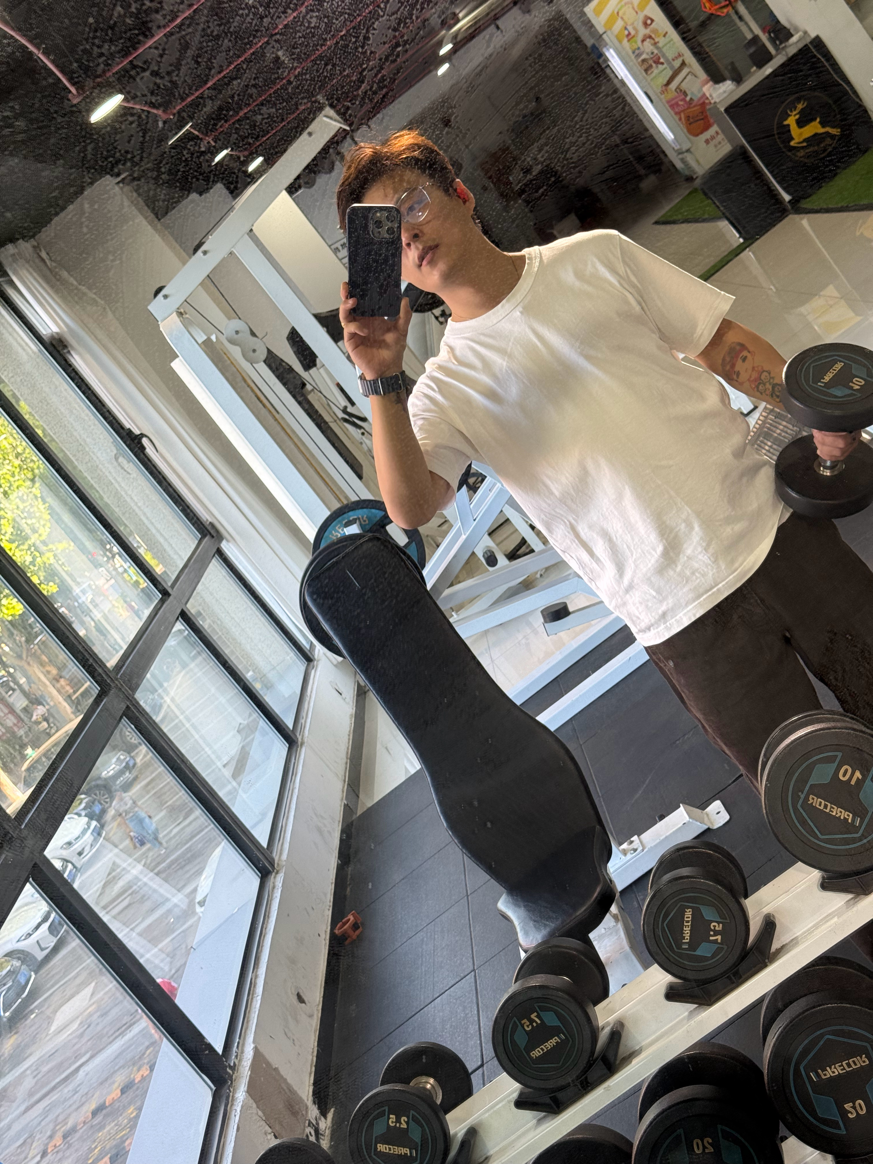 呲牙咧嘴中 ​​​