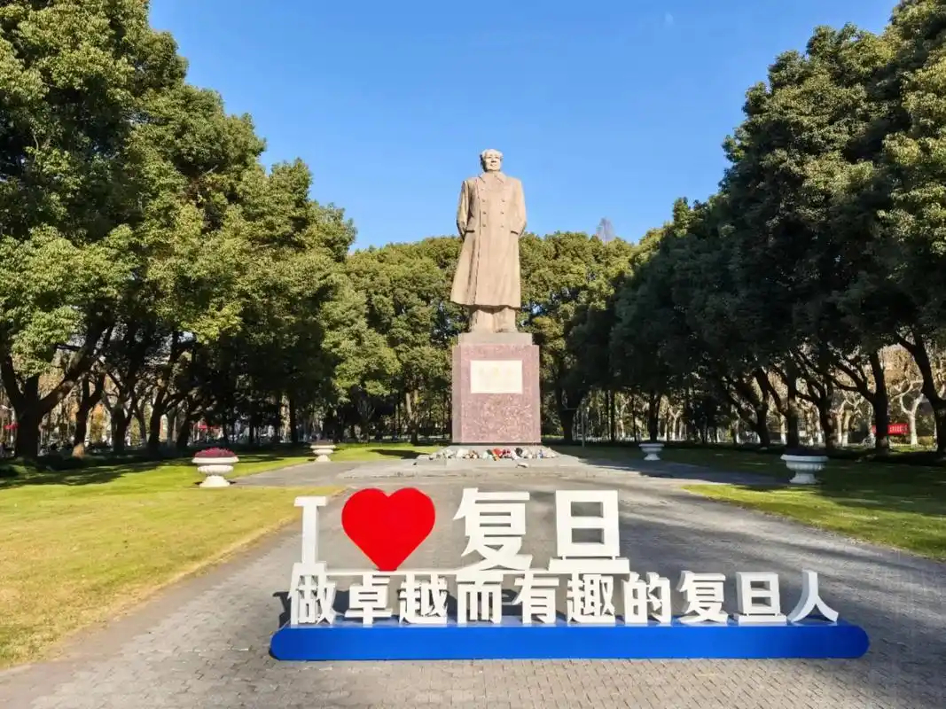 691分广州学霸忍痛拒绝清北说到底还是名校情结绑架人，好像除了清北都叫亏。人家自