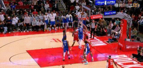 那记扣篮，不是秀，是真敢。
PJ·华盛顿，不是扣将，不是明星，就是个被交易来的替