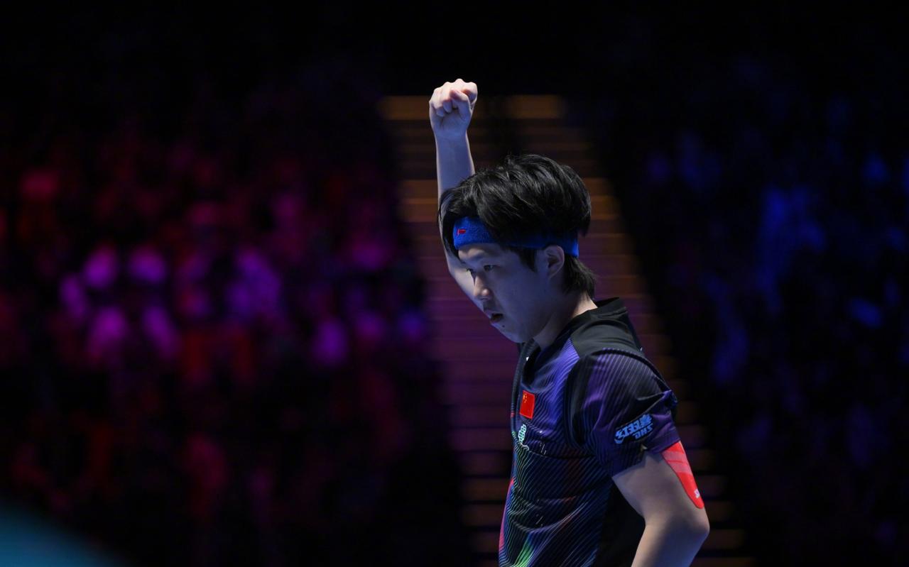 王楚钦赢得澳门世界杯冠军，职业生涯第一个世界杯冠军！这场决赛太燃了，又是逆转取胜