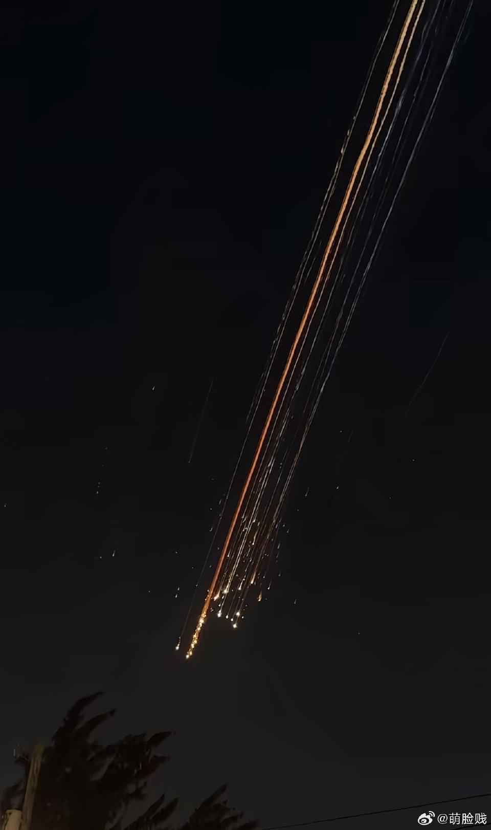 突发！伊朗称向美航母发射4枚巡航导弹，美军暂未回应
 
当地时间3月3日，伊朗伊