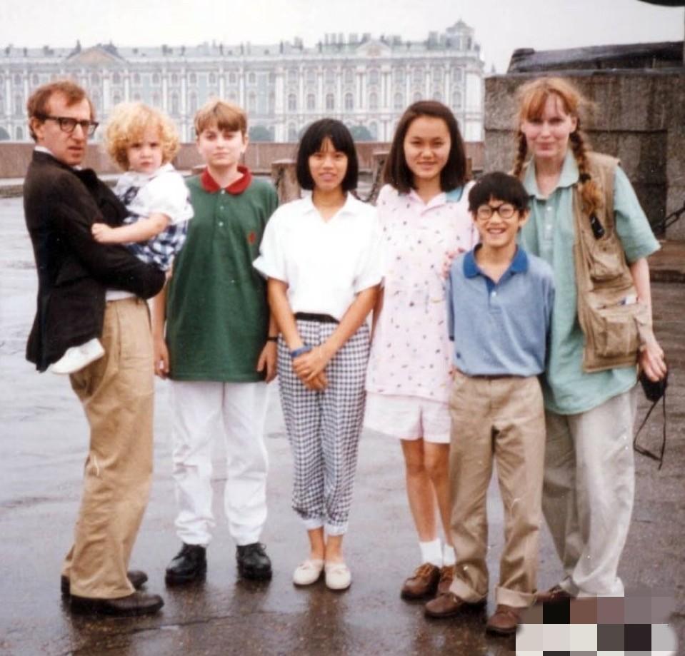 诺兰这回可能有点头疼。

他怎么也没想到，

合作过的男演员基里安·墨菲被粉丝追