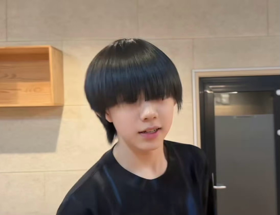 好好的脸，怎么留个这种发型！陈奕恒在韩国训练了三个月