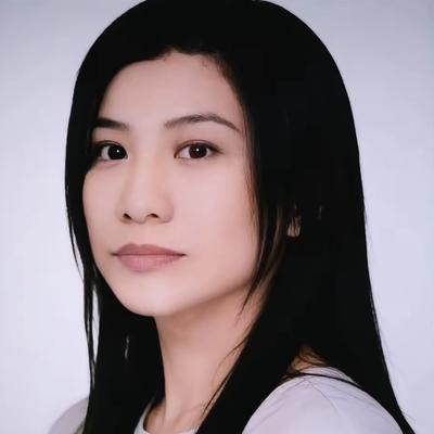 这个女人叫祁春艳，是一个寡妇，凭着出色的容貌，她傍上了一个亿万富翁。为了能彻底控