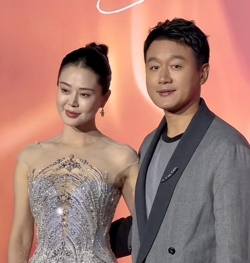 佟大为的面相，一看就是那种踏实、顾家、专一的好男人。
佟大为今年也46岁的年纪了