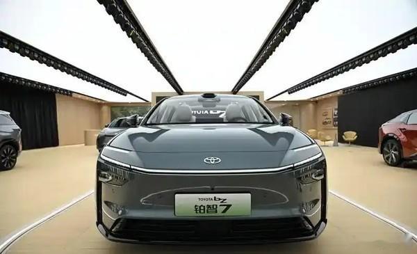 广汽丰田双车发布会！油电同强 11 月 20-21 日开启全新换代威兰达：燃油家