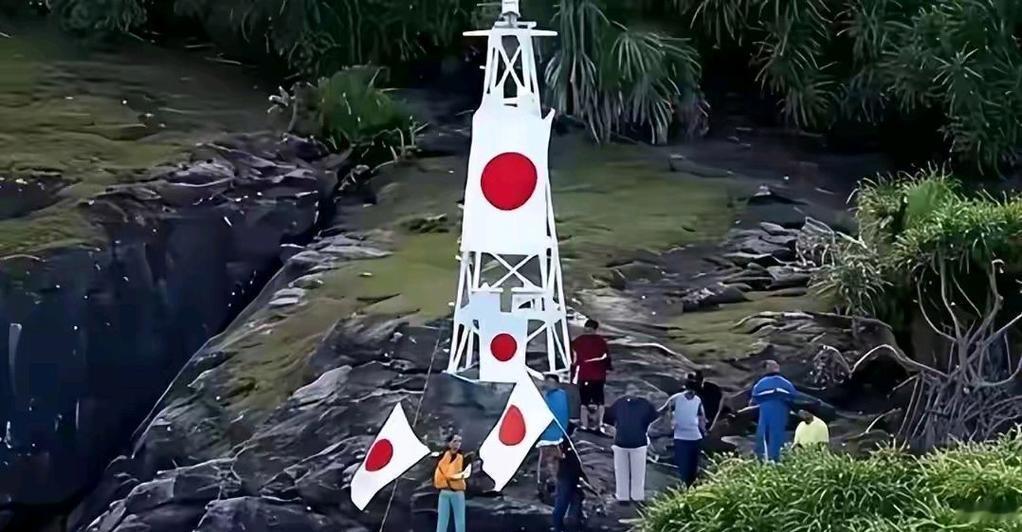 钓鱼岛上那个日本偷偷盖的破灯塔，咱们为啥至今不派人去给它扒了？要说现在这局势，那