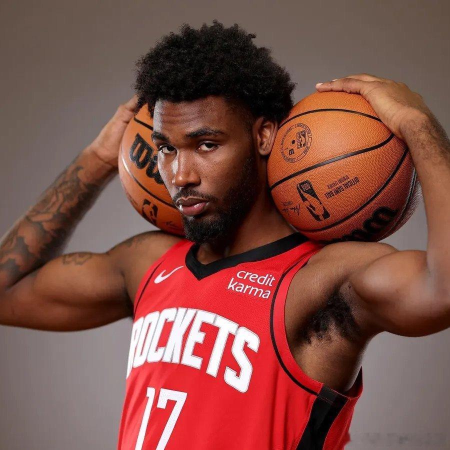 乌度卡表示，塔里-伊森有望在下周二客场对阵掘金的比赛中迎来复出！伊森会根据训练后