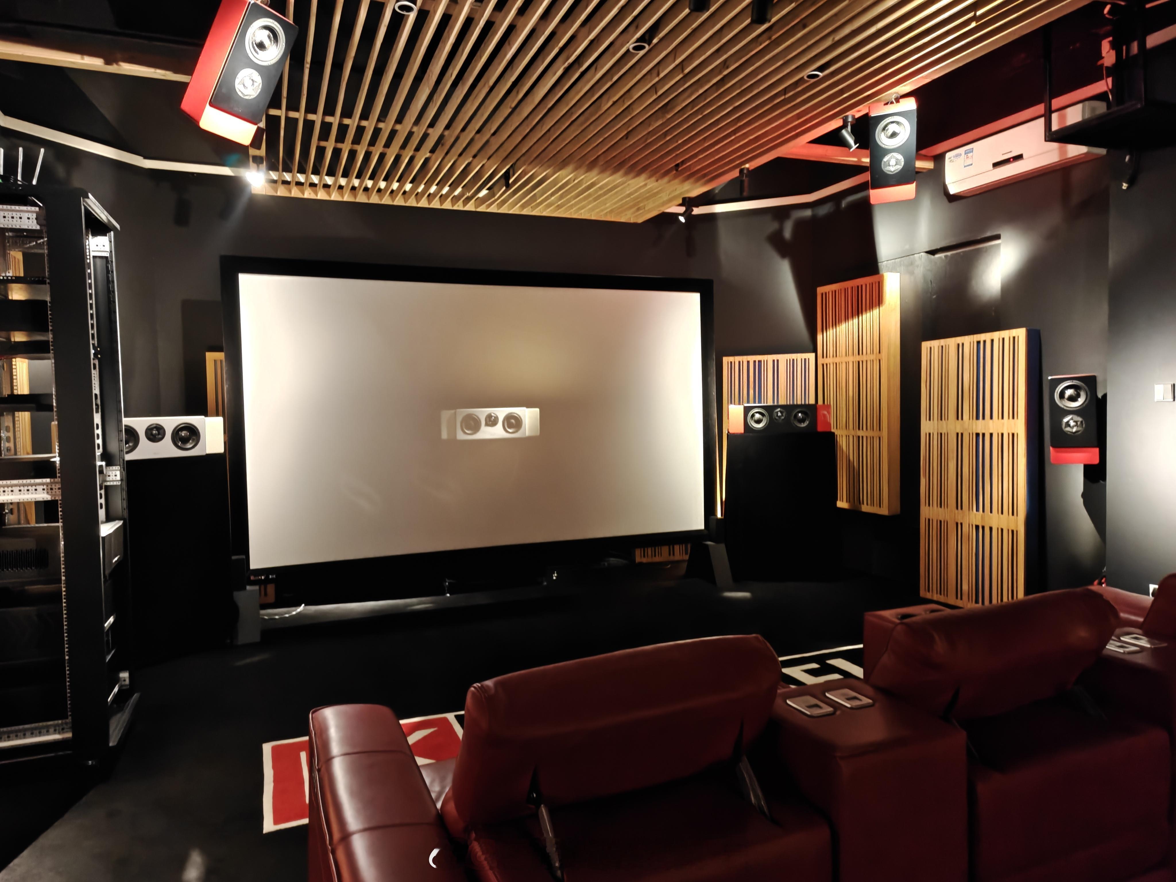 今天一整天没玩手机了，去上了一堂很有价值，受益匪浅的音响课。过百万的听音室，感受