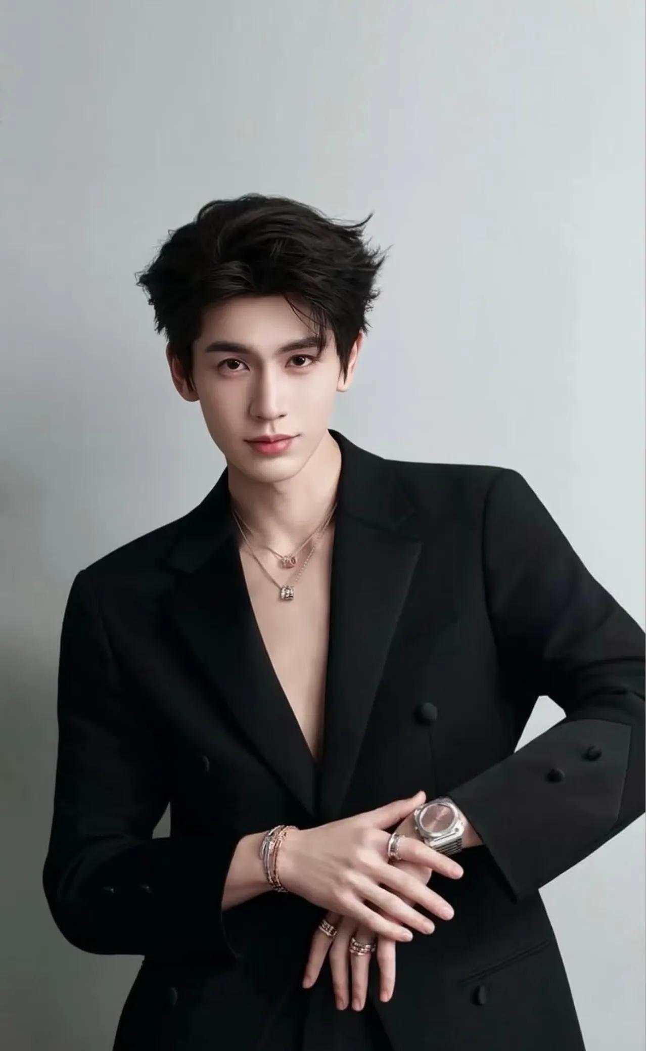 张凌赫啊张凌赫，
听我一句劝吧，
不要再演戏了，赶紧转行吧，你可以直接考编上岸，