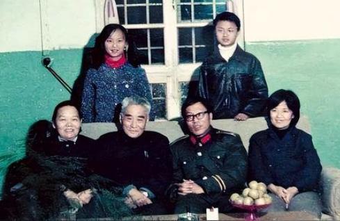 1983年12月，南京寒风凛冽，黄维手握房产退款单，想起那些与他并肩作战、英勇牺