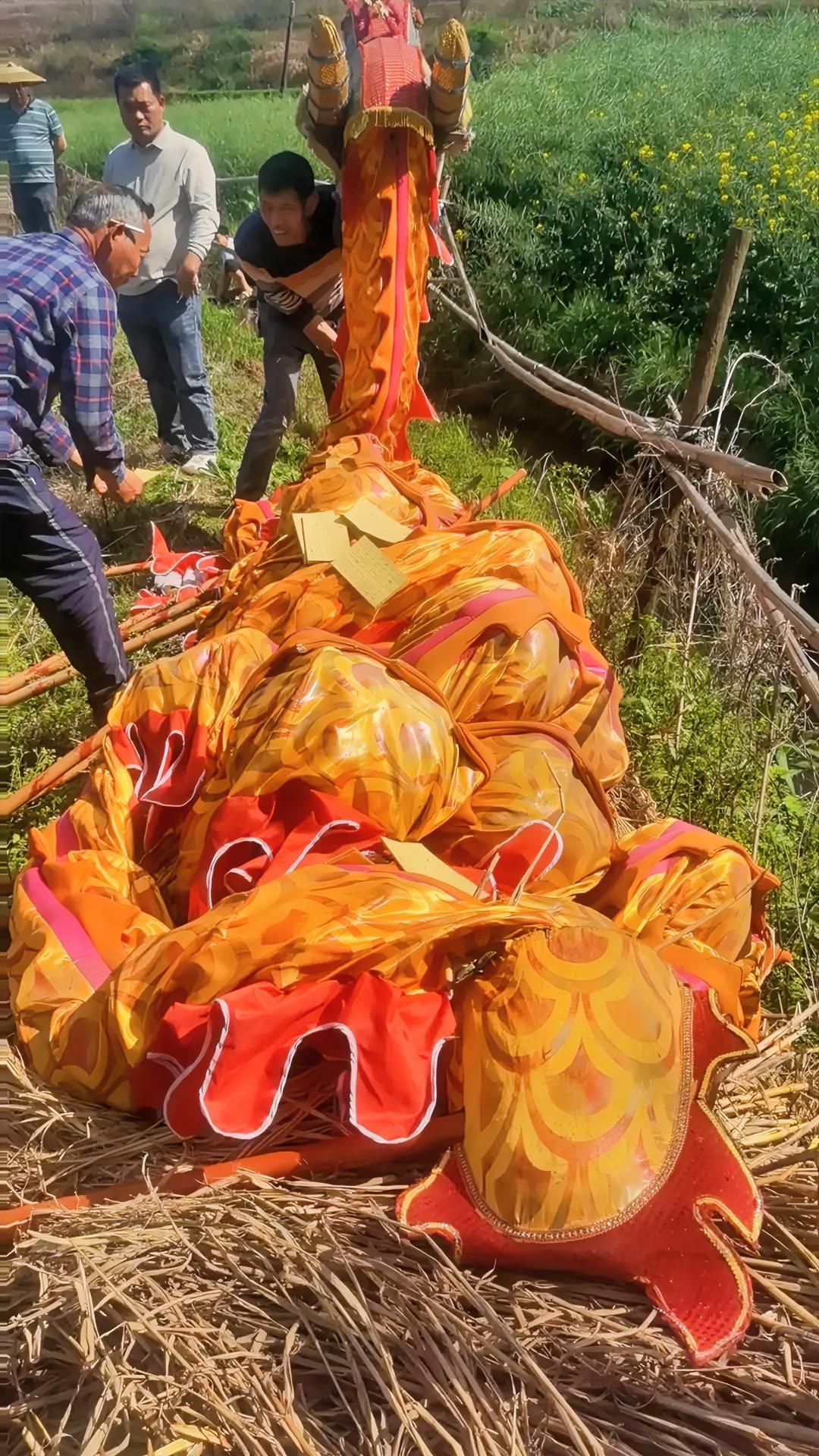 4月5号就是清明节了，全家族的人从各行各业中脱身出来，各散五方的族人们陆续今天回