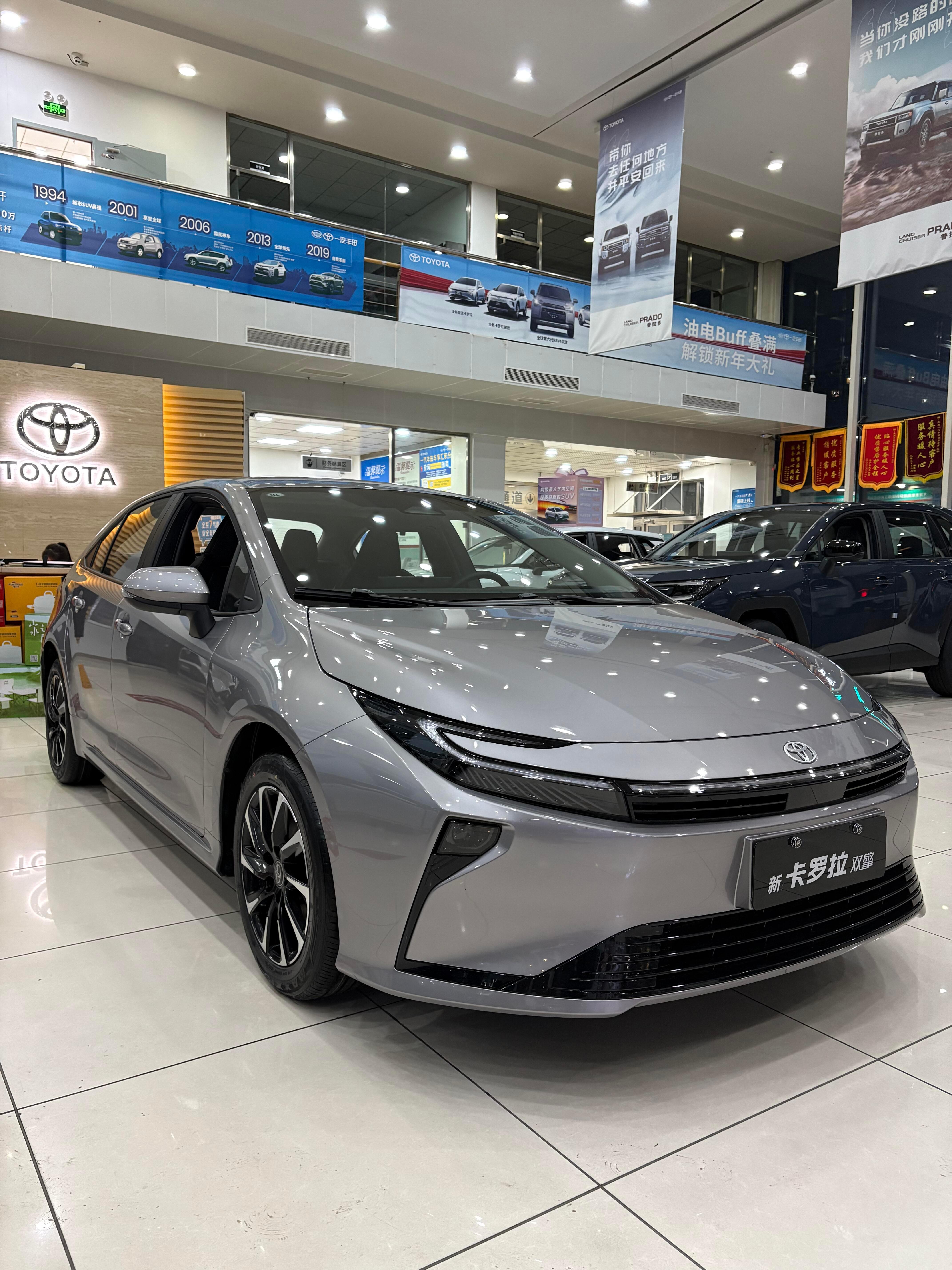 这次标配的主动安全系统很实用，车道保持和自动刹车反应灵敏，日常通勤多了一份安心。