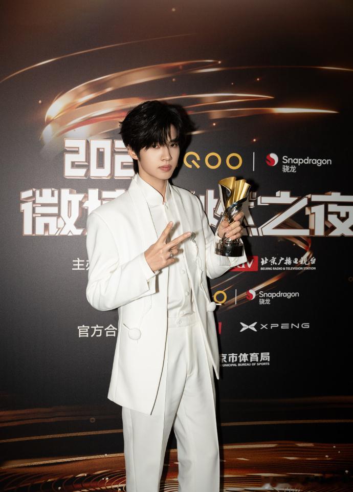 帅哥贴贴+乐队live=双倍快乐玩得开心呀钎城