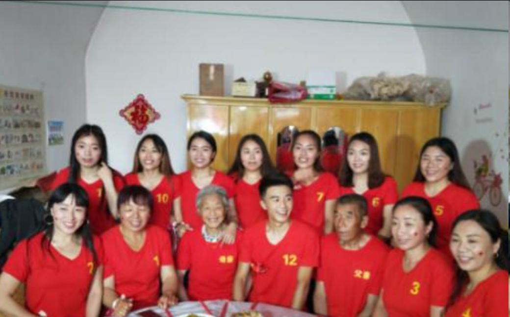 山西一对夫妻，连续生了11胎，却全是女儿。丈夫见妻子始终没能生下儿子，终于无奈决