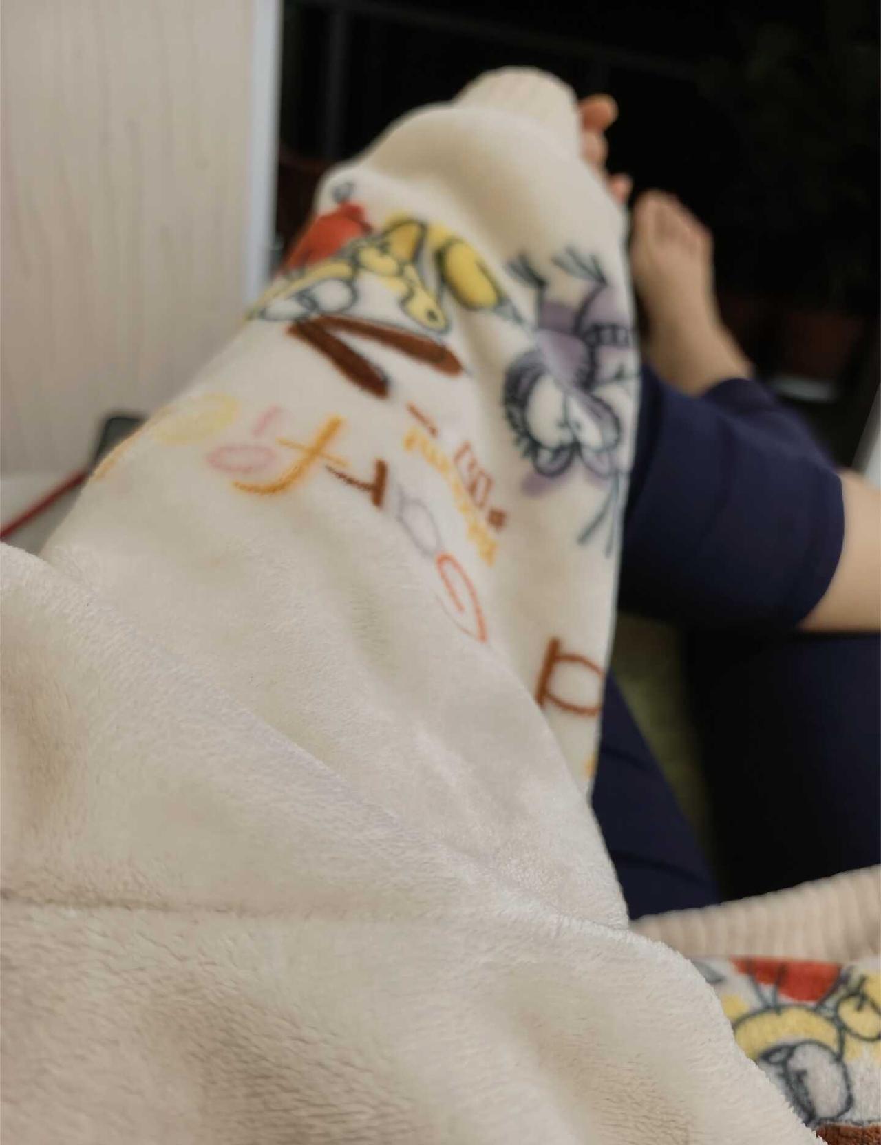 重庆的 6 月：“大约在冬季”
离谱但合理主打一个乱穿 重庆 忽冷忽热的天气 浪