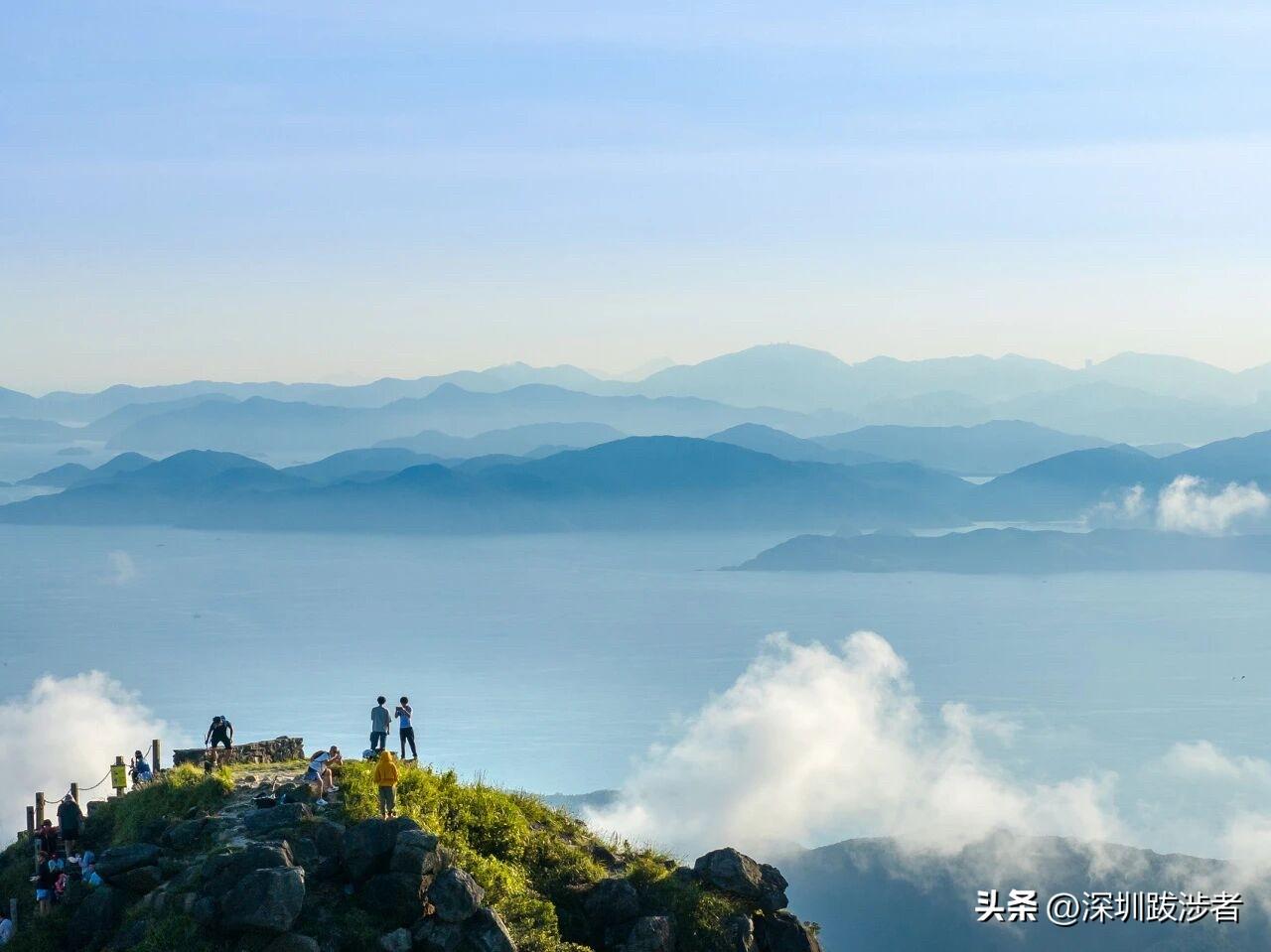 从东莞迁移到成都创业的卢克文说自己去过那么多城市，40岁之前最喜欢的城市是深圳，