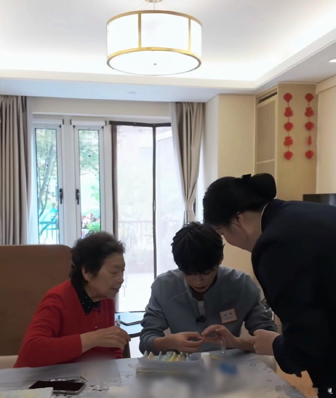 梓渝生日公益纪录片梓渝做的公益很多也很有意义，默默投身公益，用行动传递温暖与善意