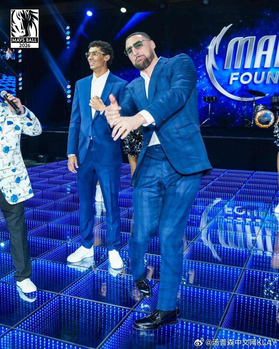 昨日独行侠一年一度的慈善晚宴上的你汤达拉斯独行侠独行侠汤普森克莱汤普森克莱独行侠