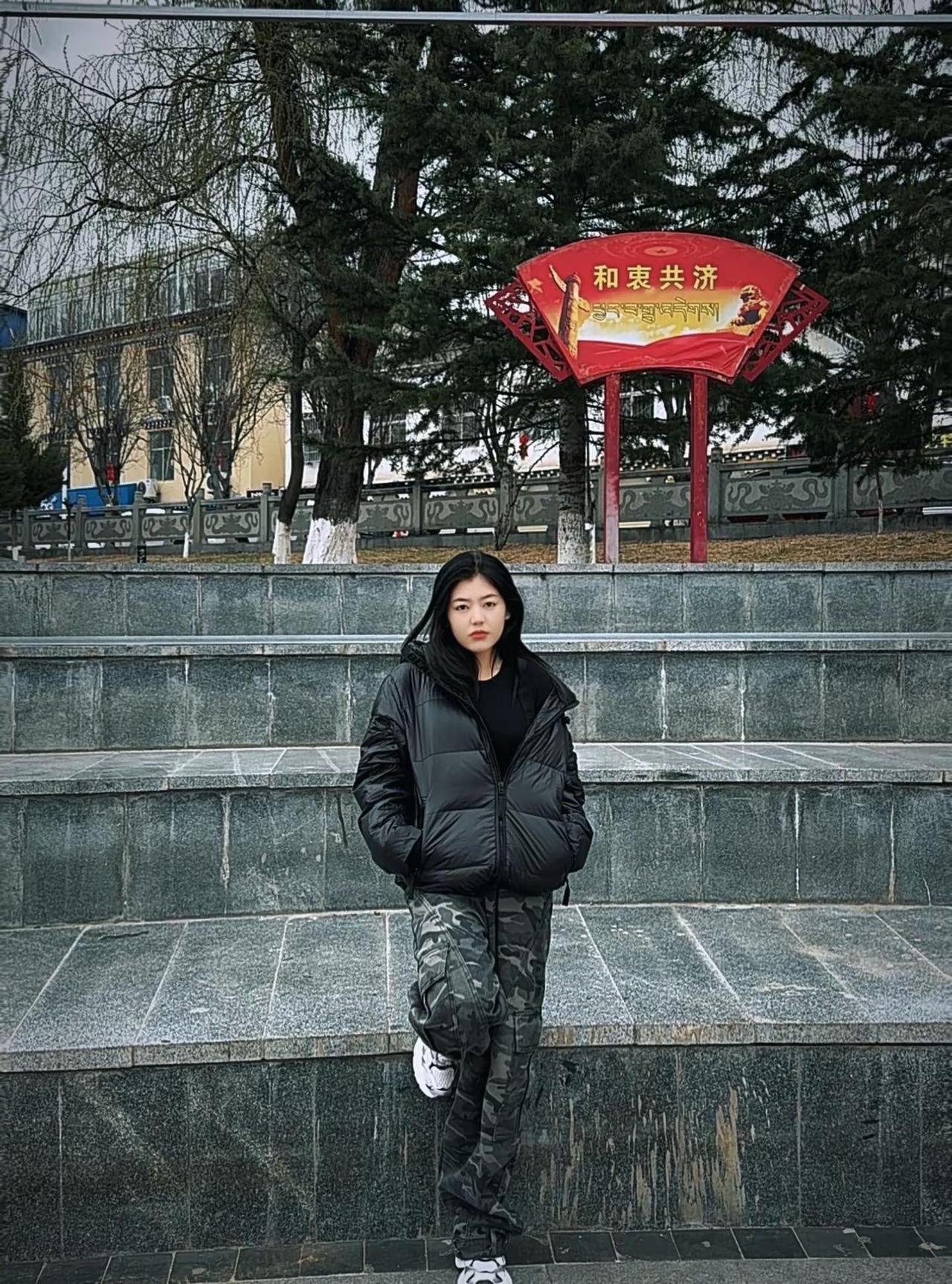 小小的圈子 淡淡的生活 已经没兴趣争辩什么 现在的态度更多的是想躲 躲烂人 躲麻