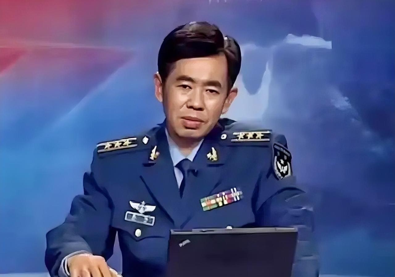 军事专家戴旭2月17日发表观点：我觉得现在我们在航母、五代机、高超音速导弹等方面