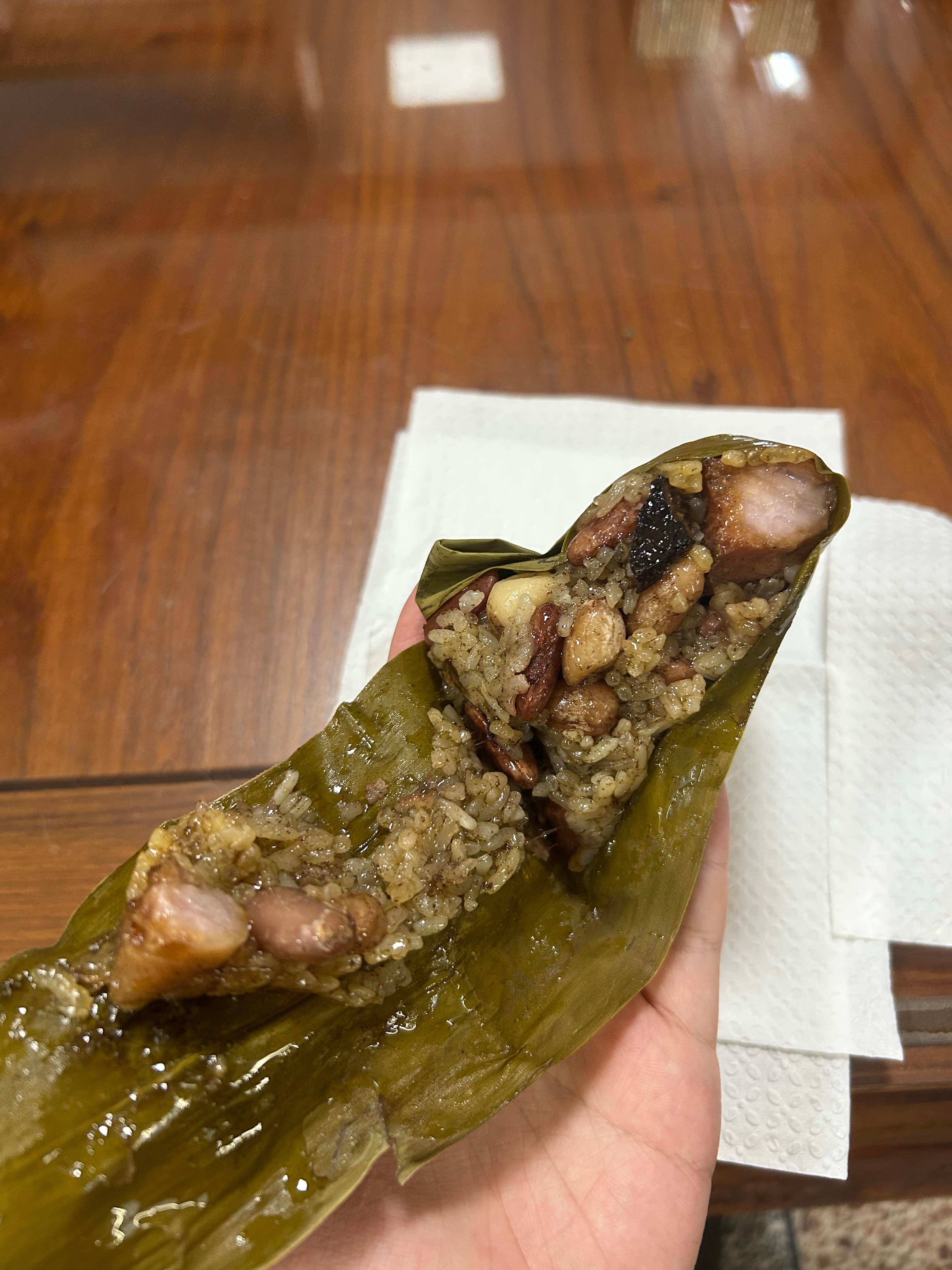 前两天去出差吃到的粽子特别特别的多料捏 