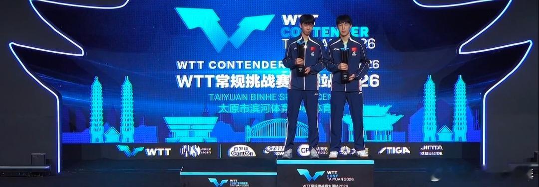 男双决赛上演精彩五局大战，四人均为中国新生代选手，全程对抗激烈、悬念拉满。温瑞博