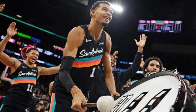 【早报】克制！马刺三杀雷霆！NBA圣诞大战，雷霆主场再战马刺。此前NBA杯西部决