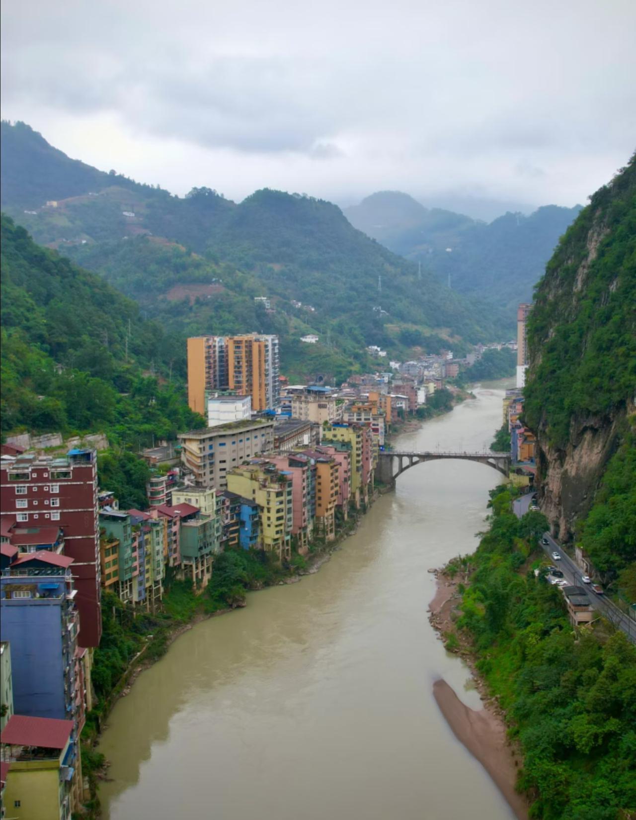 探访云南昭通盐津县，
名副其实的“一线城市”！
大家可能听过全世界最大的城市，