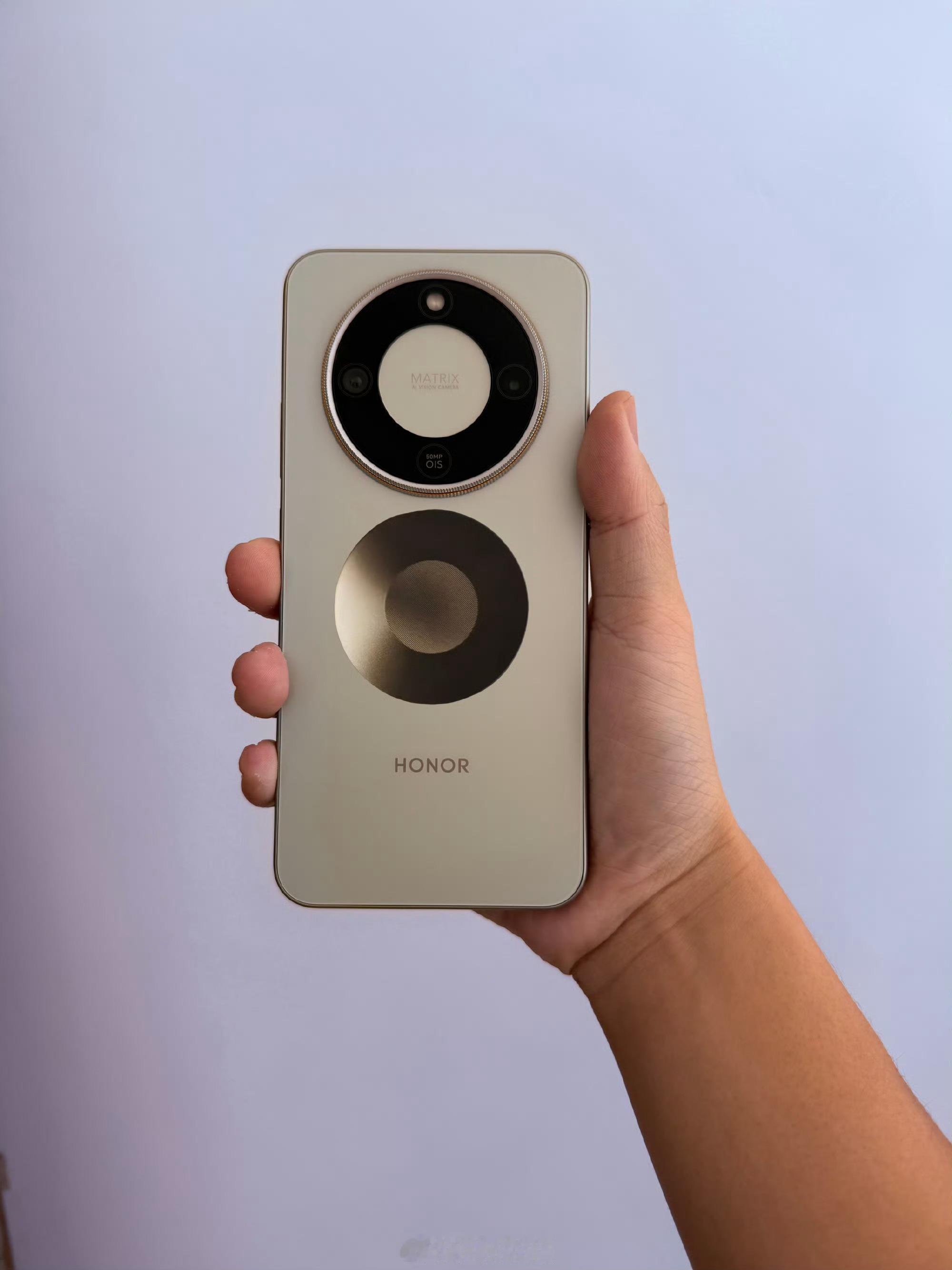 荣耀mate80拿到了！好不好看都赶紧看几眼吧，估计会被和谐！ 