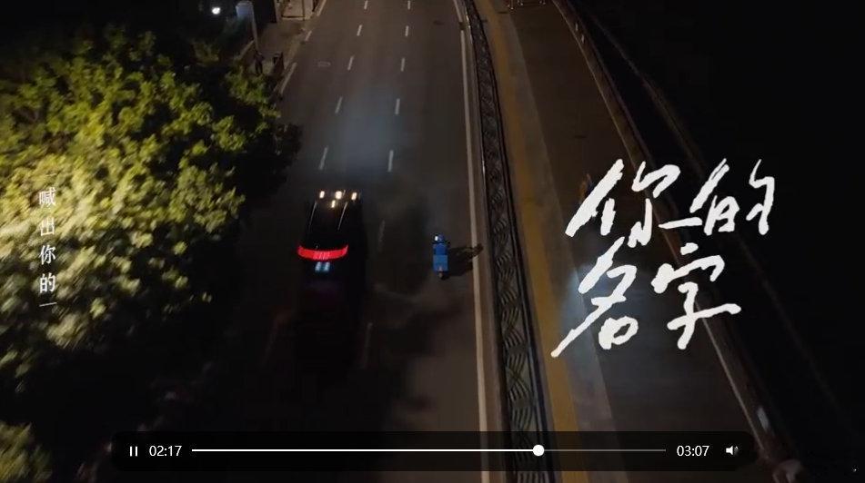 接过外卖时总说“谢谢小哥”，却很少问过他们的名字。他们不是“放门口”的代号，是王