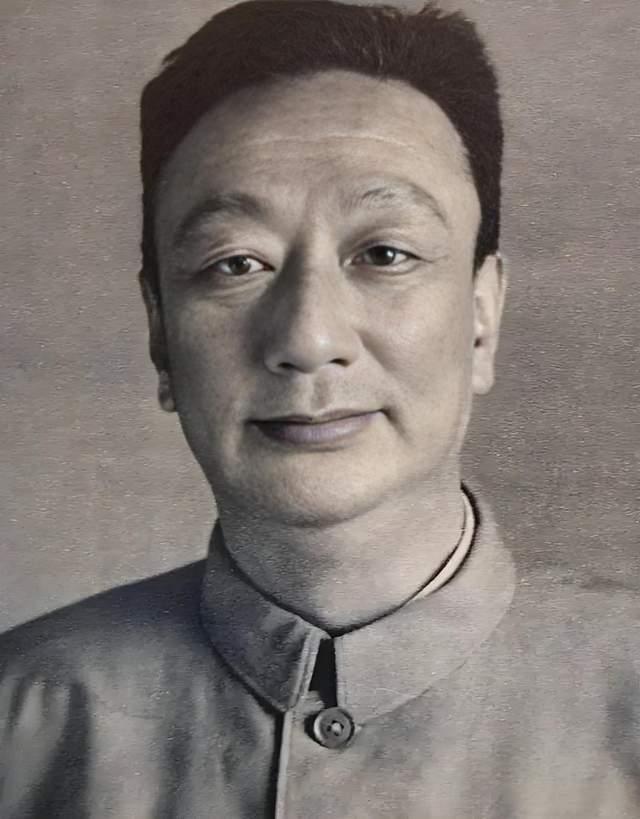 1963年1月6日，上海市委第一书记柯庆施在文艺晚会上提出“大写十三年”，主张“