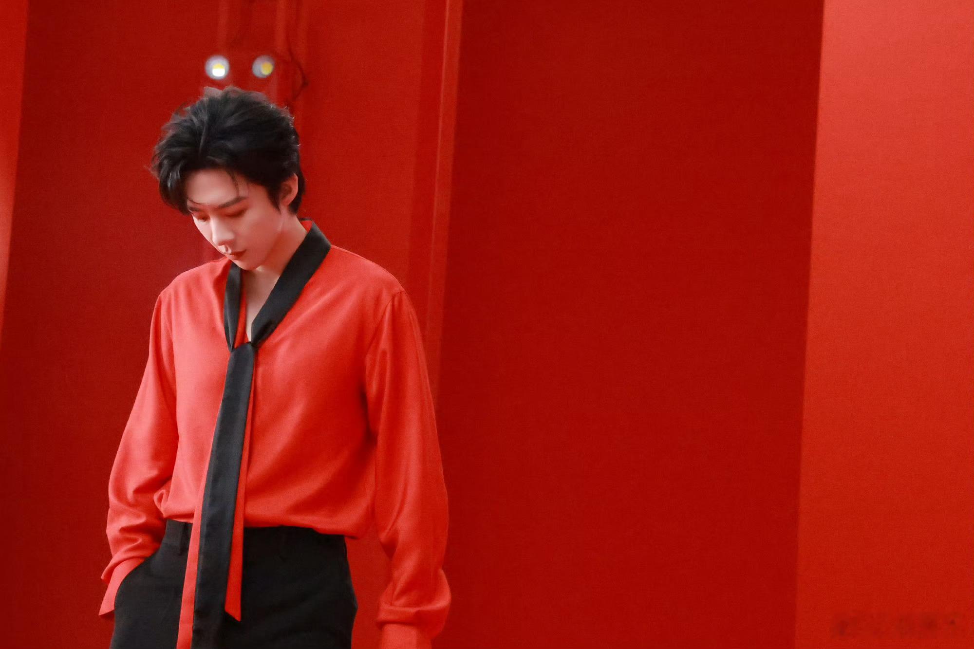 刘宇宁铁证。刘宇宁地球超新鲜 努力用每个细胞记住你的名字 就好像 你生长在我的身