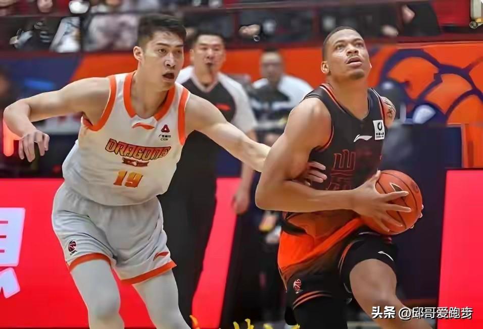 都快打成第一外援了，有些人还在质疑他呢？
打上海15罚15中，打四川12投10中