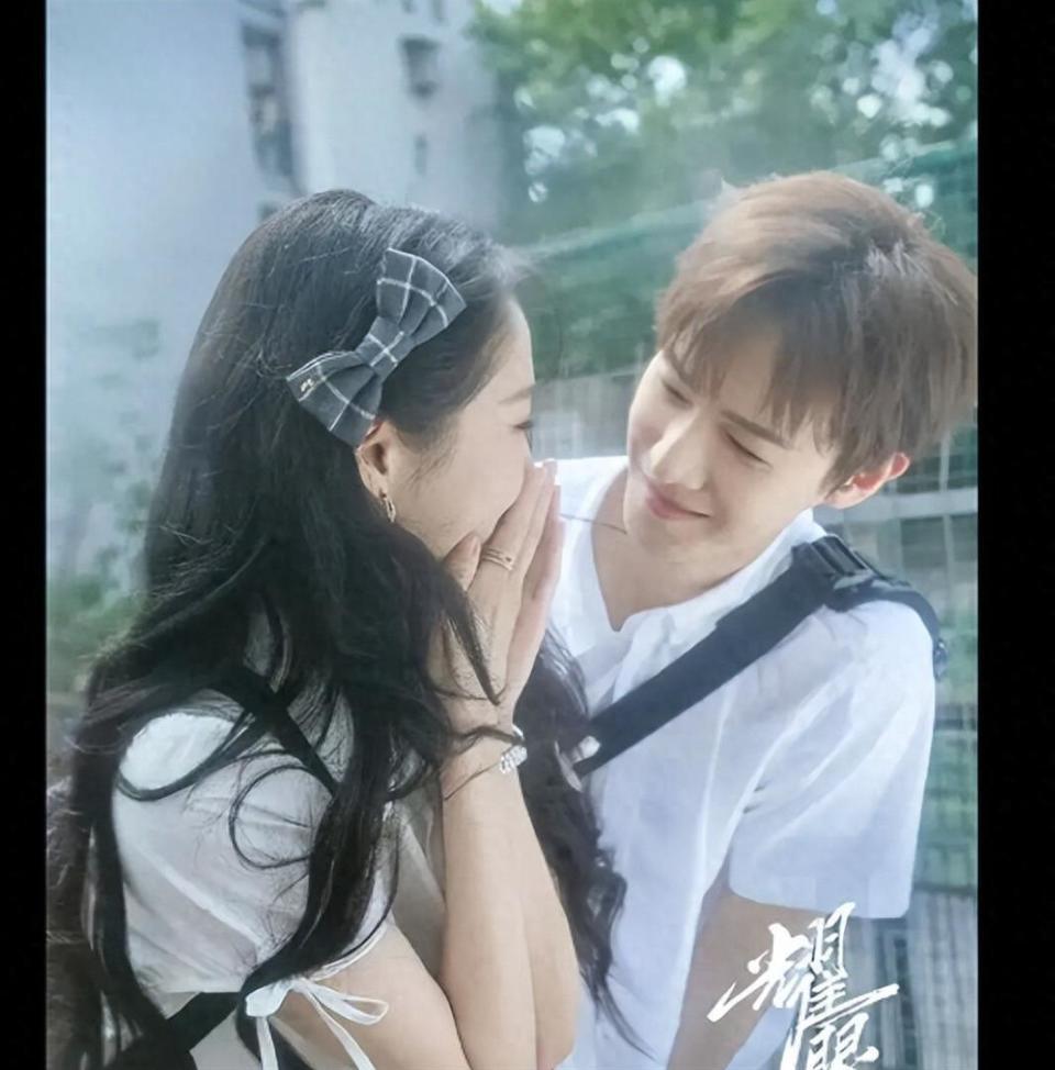 感觉邢武对晴也一见钟情。  女主说一句灯暗，他当晚就把灯泡换了。嘴上叫她公主、祖