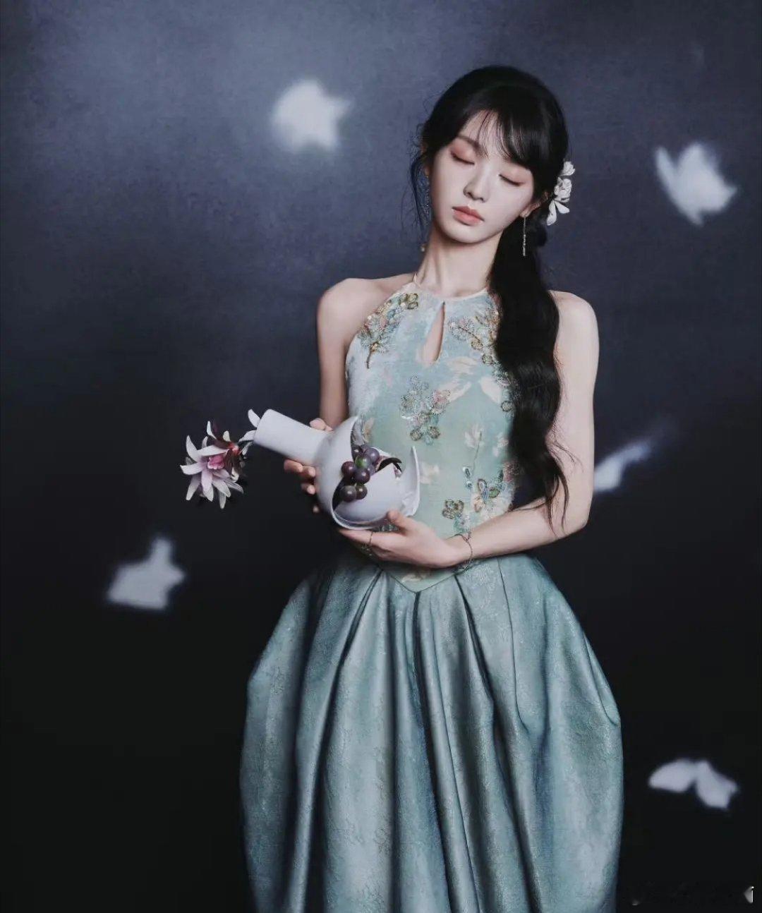 陈都灵田曦薇同款裙子 谁更好看 