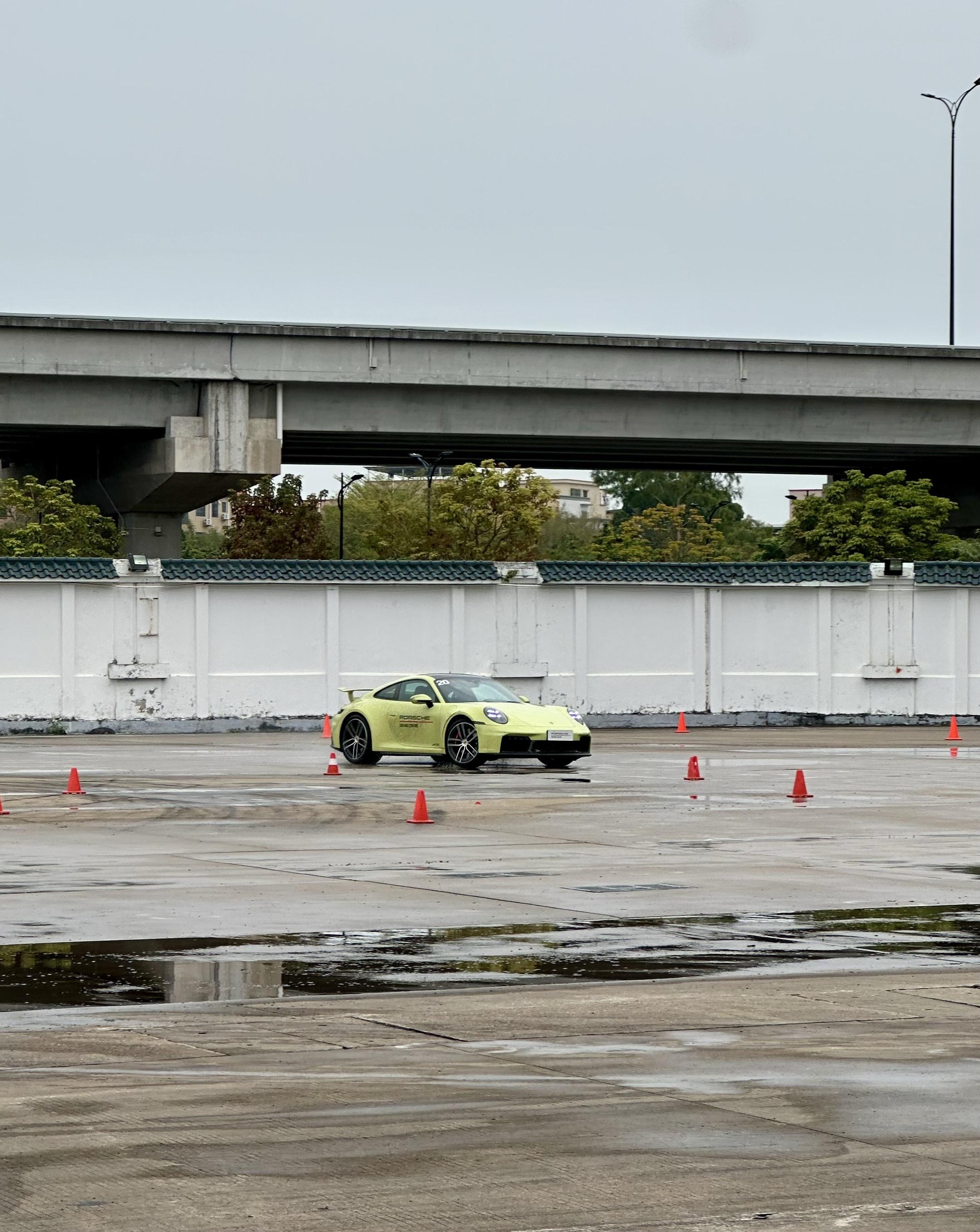 真正的驾控哲学不是让你感受速度有多快，而是让你感受到——你和车，原来可...
